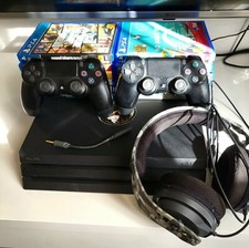 Playstation 4 PRO, 1TB, 2 controller, un paio di cuffIe da GAMING, 15 giochi