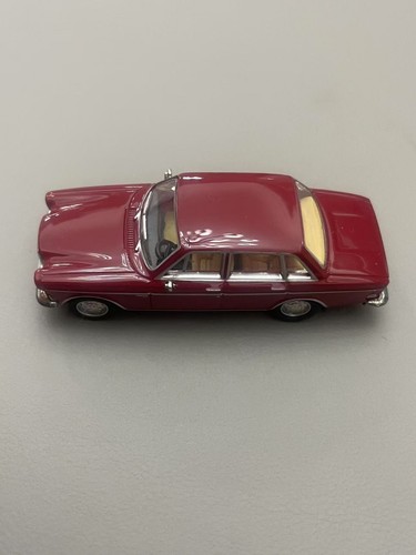 Premium ClassiXXs 1/87 Plastic Car Model Volvo 164 Saloon Dark red - Picture 7 of 7