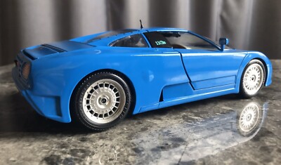 Burago 3045 - BUGATTI EB 110 1991 Jaune 1:18