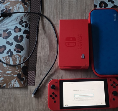 Nintendo Switch Rot (Mario edition) 200 GB mit Dock, Kabel und Tasche
