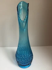 LE Smith Glass Mid Century Modern Thousand Eyes Peacock Swung Glass Vase 17”