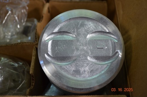 Small Block Chevy Engine Tech Piston P1505 - Foto 2 di 3