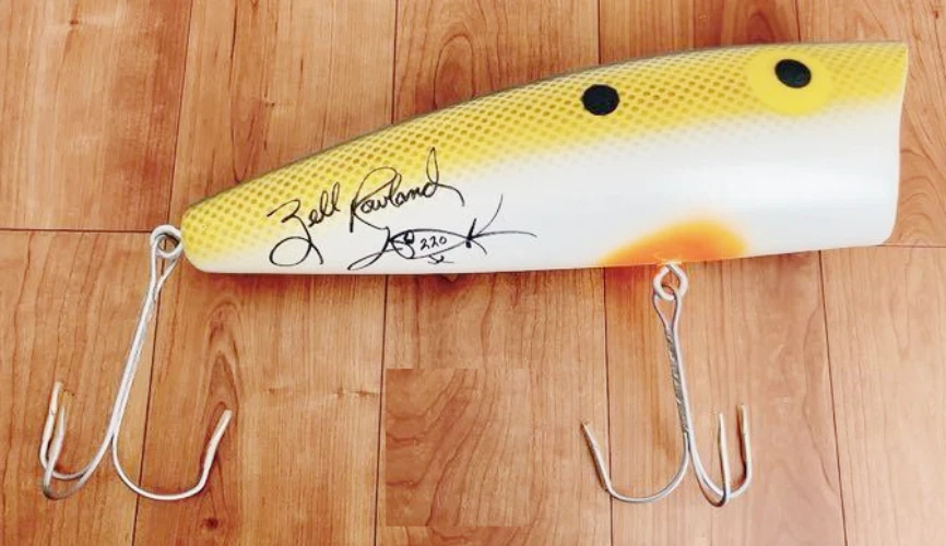 Heddon Giant Lure size 19 inch For Display Become Pop Discontinued item  signed