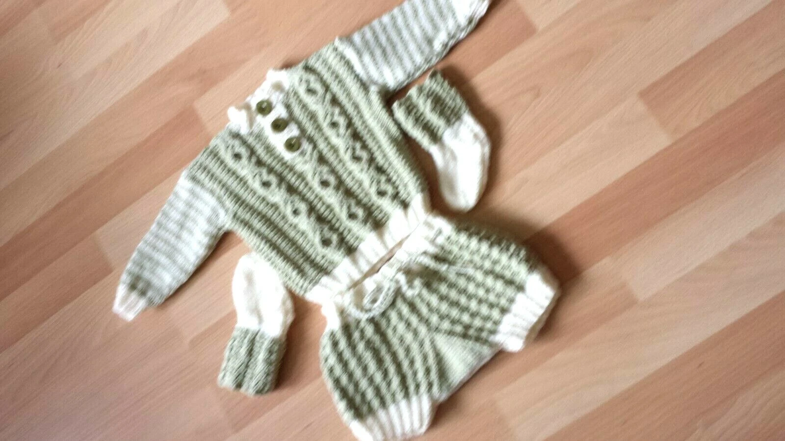 handknit baby cabled jumper shorts and socks green/cream 3-6 mths measres 18"