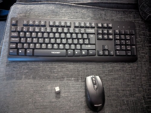 Black Wireless Keyboard And Mouse Combo, In Great Condition. - Picture 1 of 4