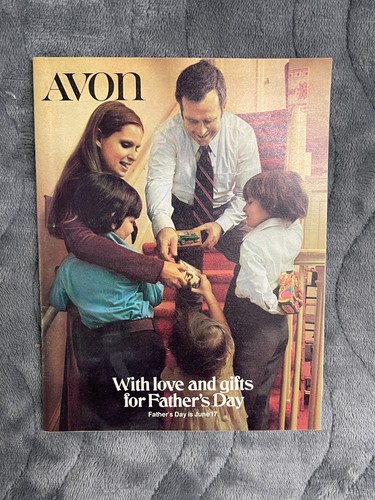 Vintage Lot of 7 Avon Catalog Booklets - Avon Collectors - Foto 2 di 8