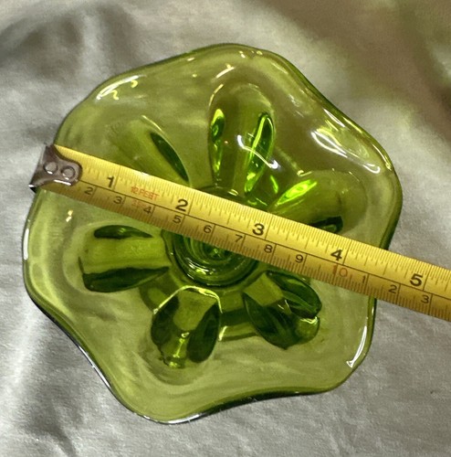 Vintage VIKING GLASS Epic Six Petal Green PEDESTAL CANDLE HOLDER - Picture 4 of 8