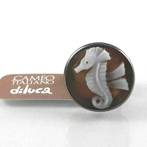 Broches et pin's en métal précieux et sans pierres