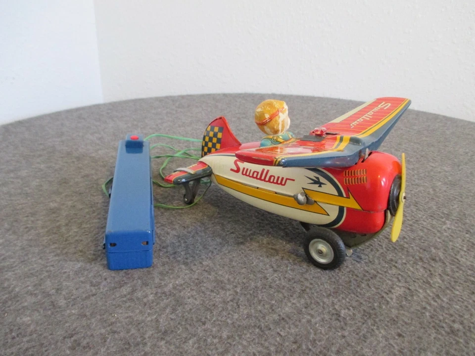 JUGUETES MODERNOS SWALLOW N-057 1960 AVIÓN DE BUCLE DE HOJALATA A BATERÍA FUNCIONA RARO Foto 2 de 4