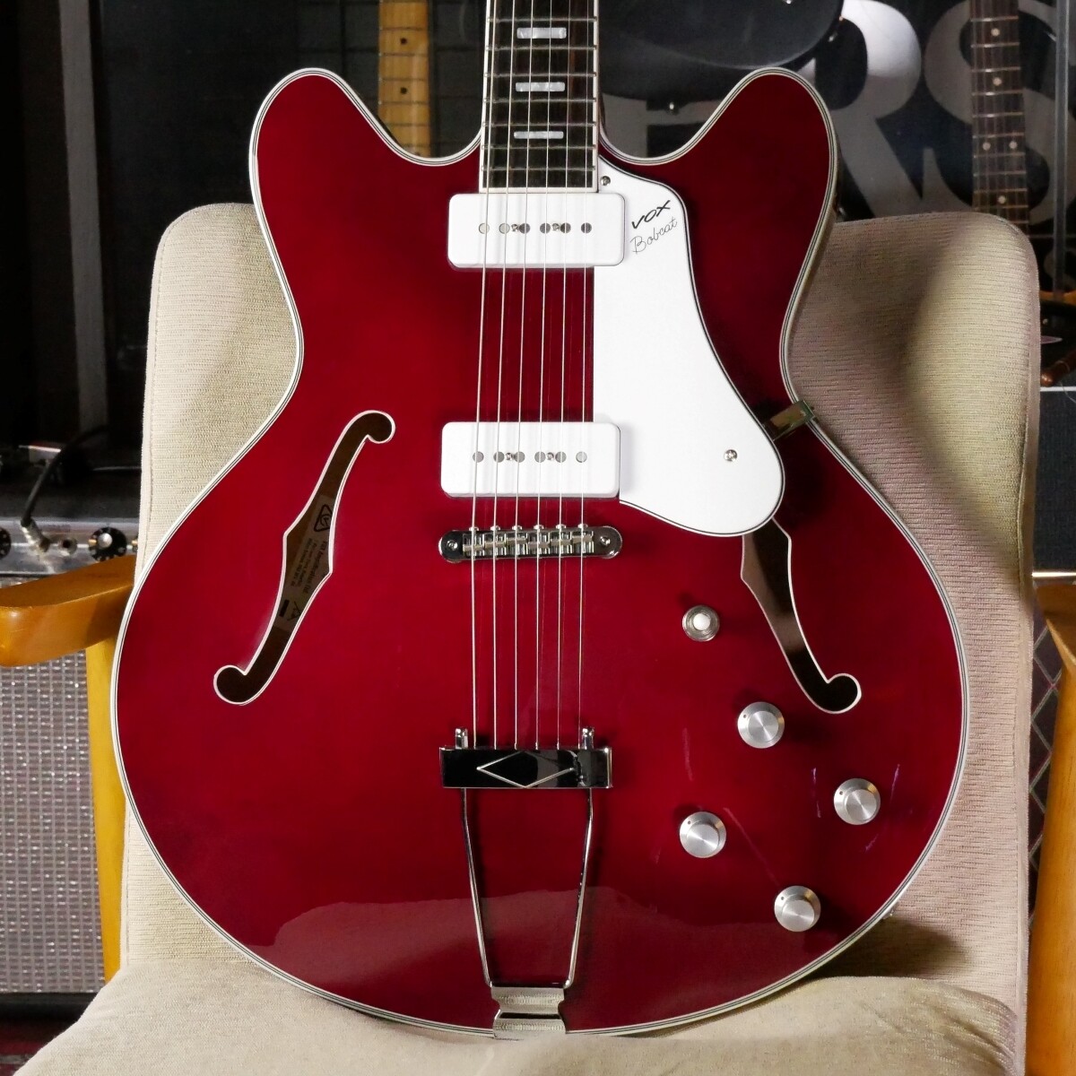 VOX / Bobcat V90 セミアコ ギター ハードケース付き Bobcat V90 - Vox Amps