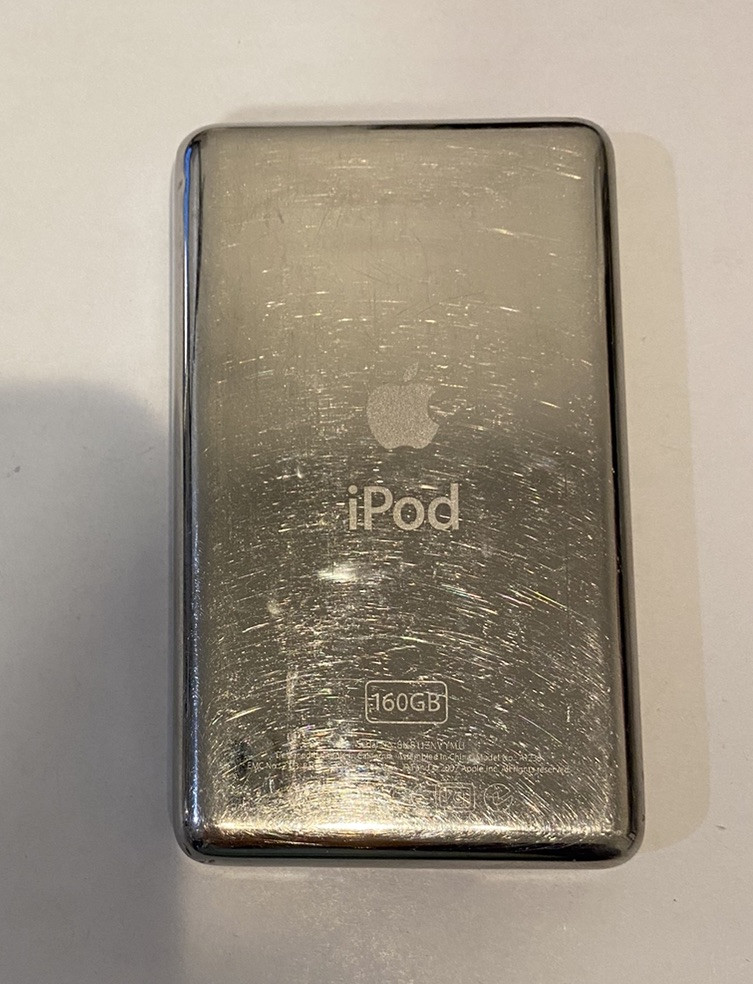 Apple iPod classic 6th Generation Silver (160 GB) 13000+