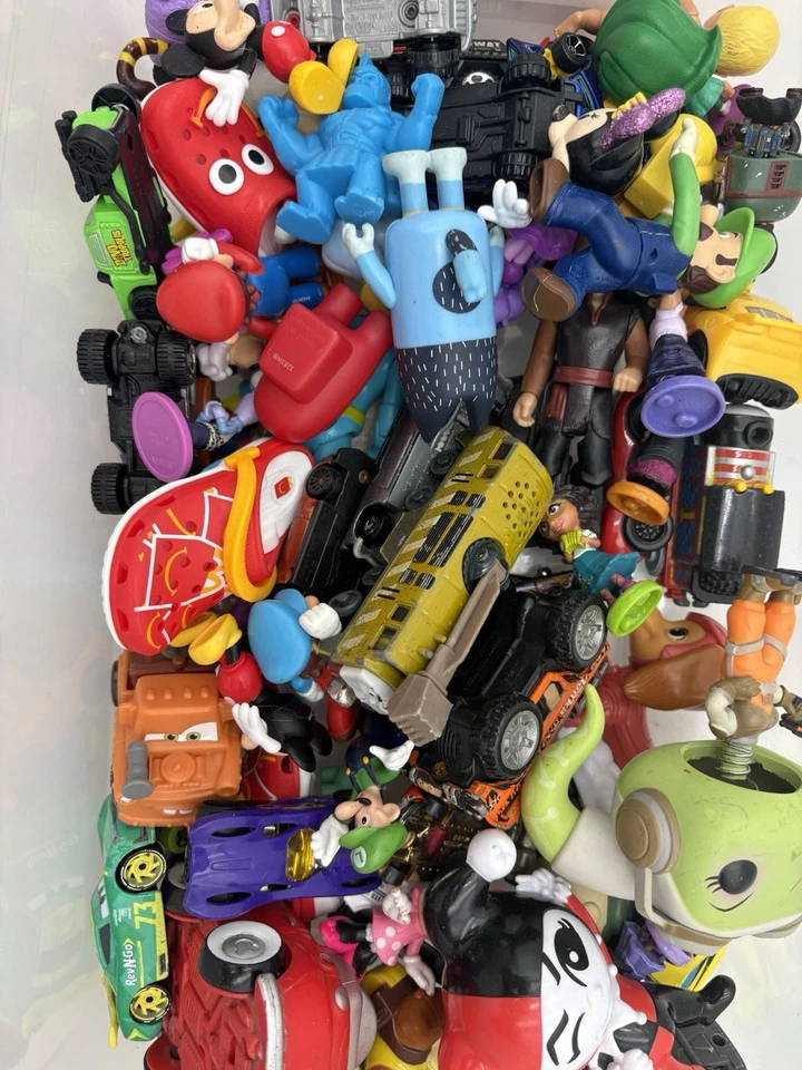 Boy Toys Lot Treasure Chest Day Care School Class Prize Cars Funko 70+ PCS - Imagem 3 de 4