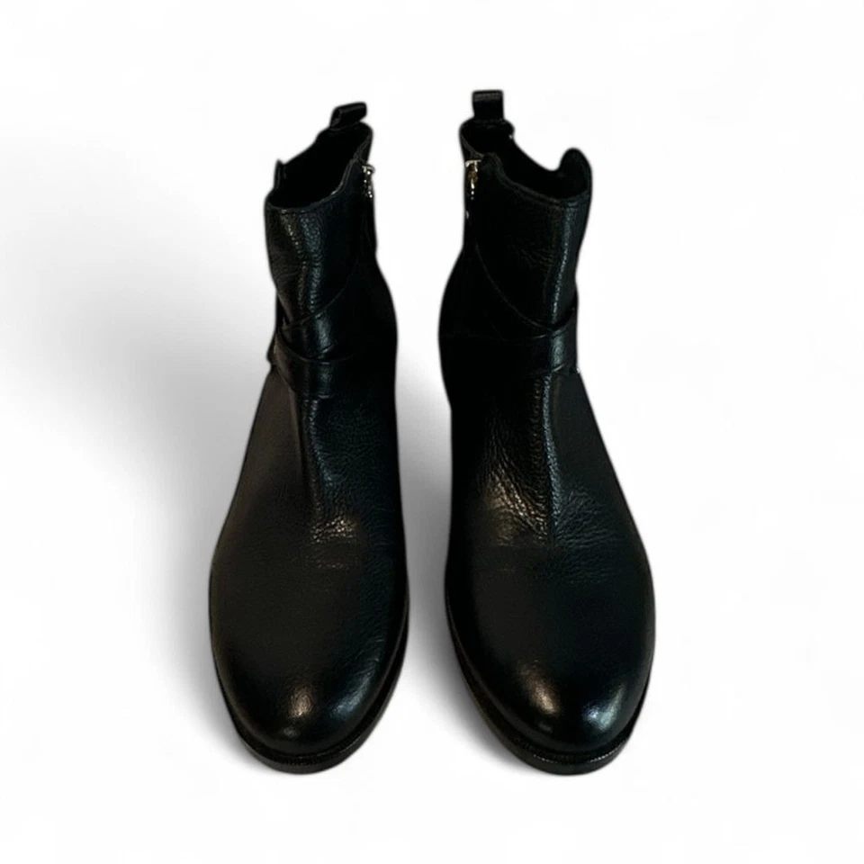 C. Wonder by Christian Siriano 黑色皮革短靴 — 第 4/4 张图片