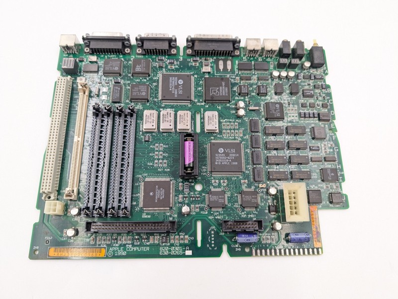 Original Apple Macintosh IIsi Logic Board Working 820-0301-A (260122)