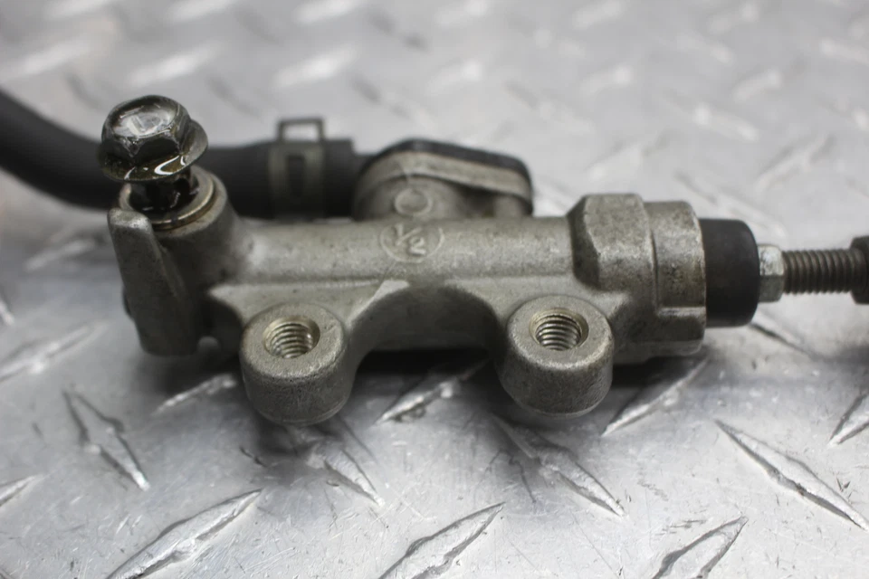 Suzuki Bandit 1200 GSF1200S 1997 freno trasero cilindro maestro con depósito Foto 4 de 4