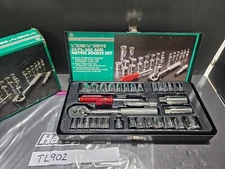 VINTAGE NAPA SILVERLINE 1/4" & 3/8" DRIVE 34PC SOCKET SET W/METAL CASE (TL902)