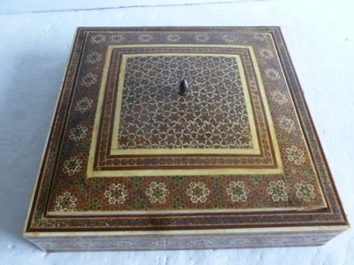 JOLIE BOITE A DECOR DE FINE MARQUETERIE INTERIEUR CAPITONNER FOND VITRER - Photo 1/4