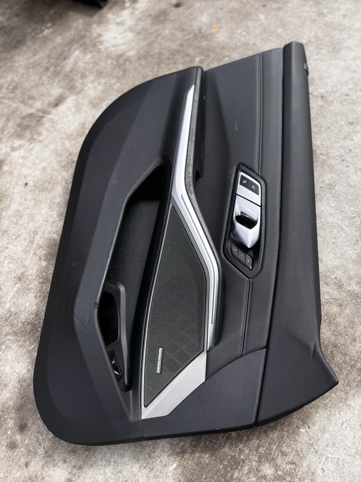 21-24 BMW M3 COMPETITION G80 OEM COURO PRETO LH PAINEL DA PORTA DA FRENTE DO MOTORISTA - Imagem 4 de 4