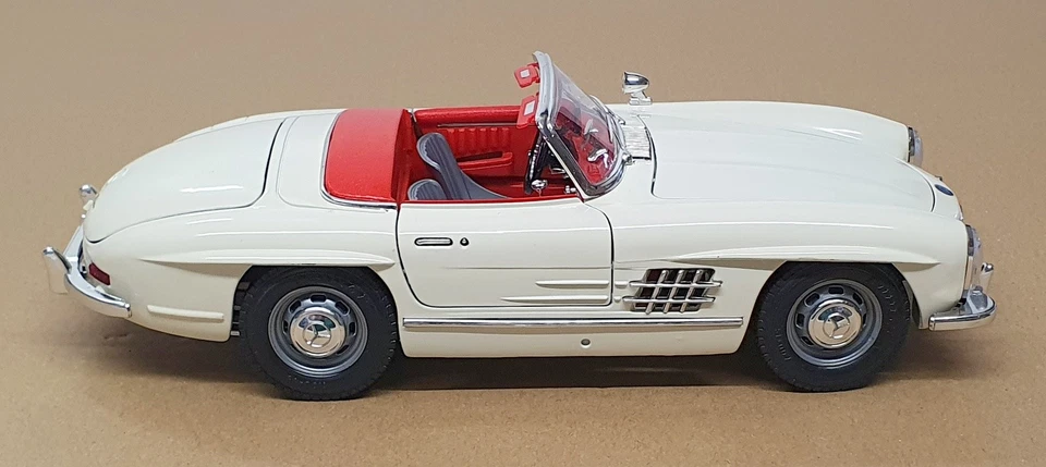 Burago 1/18 Scale 3023 - 1957 Mercedes Benz 300SL Roadster - Ivory - Image 3 of 4