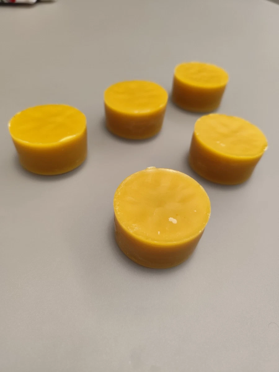 OFFNOVA Pentolino Per Cera Da 1,2 Litri Con Beccuccio: Lo Scioglicera Perfetto Per Candele Fai Da Te, Saponi E Hobbisti. Facile Da Pulire E Sicuro, Idea Regalo Originale (Blu) - 2