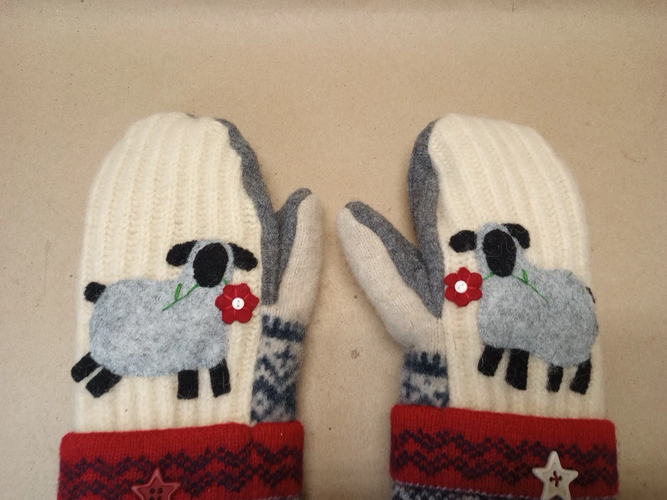 Sheep Pattern Handmade Wool Sweater Mittens Fleece Lined Cuff Mitts Thick & Warm - Image 3 of 4