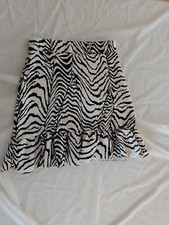 Ladies Skirt Pretty Little Thing Size 6 Patterned Black White 26409