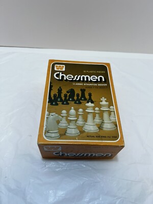 VINTAGE 1974 WHITMAN CHESSMEN 32 PIECE CLASSIC STAUNTON DESIGN PLASTIC SET #4690