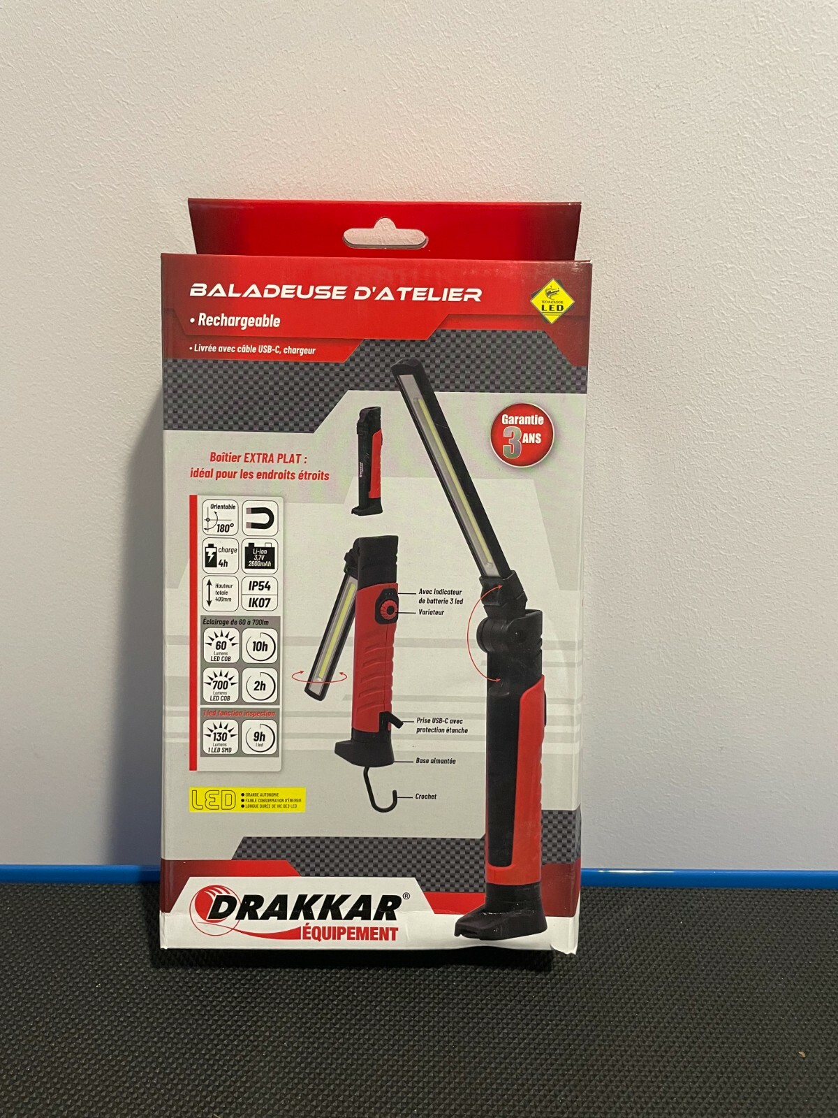 Baladeuse d'atelier rechargeable pour éclairer le moteur de voiture la nuit