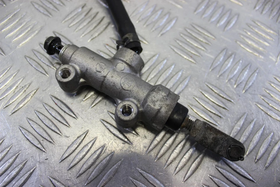 Cilindro maestro de freno trasero Kawasaki Z 1000 2010 a 2013 Z1000 ZR1000 B136 Foto 2 de 4