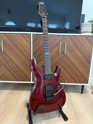 Schecter Diamond series Floyd Rose - w/ Gig Bag and Stand