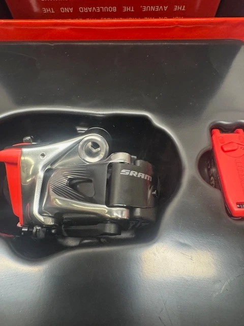 Desviador trasero SRAM Red eTap 11 velocidades bicicleta de carretera jaula corta 28T Max con batería Foto 3 de 4