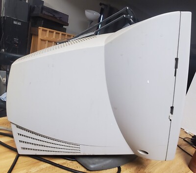 Hewlett Packard HP Pavilion M70 CRT/VGA Color Monitor Model