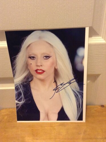 Photo signée Lady Gaga 8,5 pouces X11 avec COA - Photo 1 sur 6
