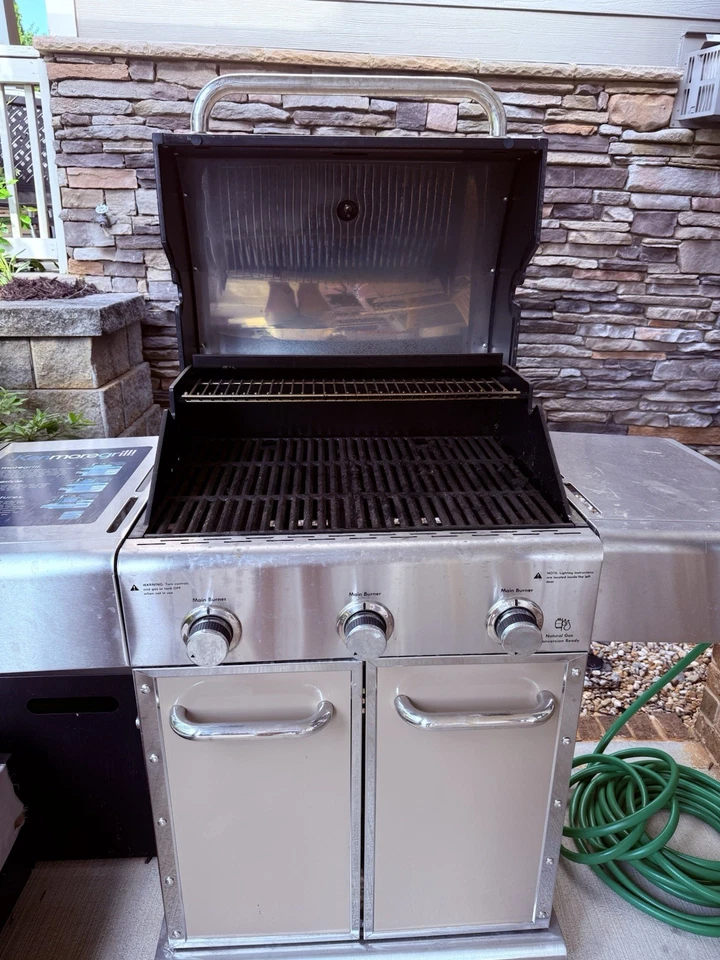 Parrilla de gas natural/propano Kenmore Elite de 3 quemadores en champán - edición limitada Foto 2 de 3