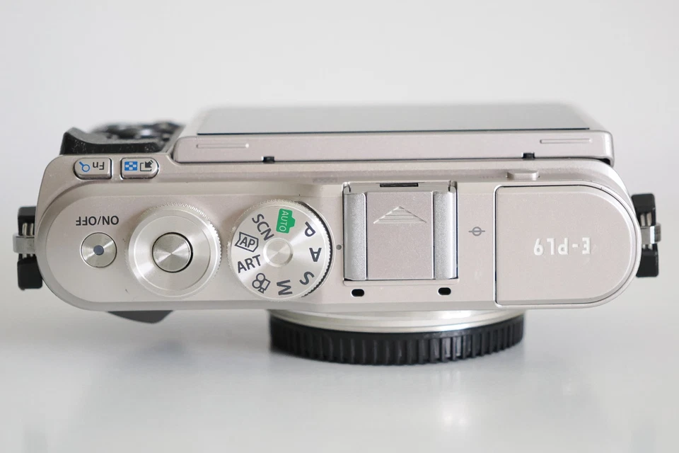 Olympus PEN-E PL9, NUR/ONLY Body, 2.920 Klicks, MFT Micro Four Thirds, schwarz - Bild 3 von 4