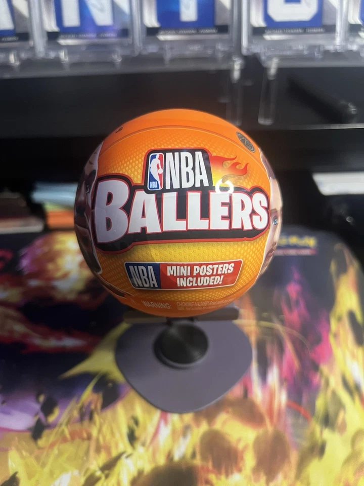 DONOVAN MITCHELL - Cleveland Cavaliers - Blanco - FIGURA ZURU NBA BALLERS Foto 3 de 3