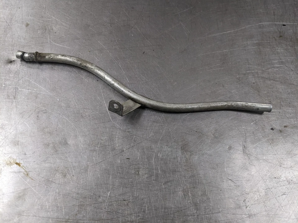 Tubo de varilla de medición de aceite de motor de 2015 Mitsubishi Outlander Sport 2.4 Foto 2 de 4