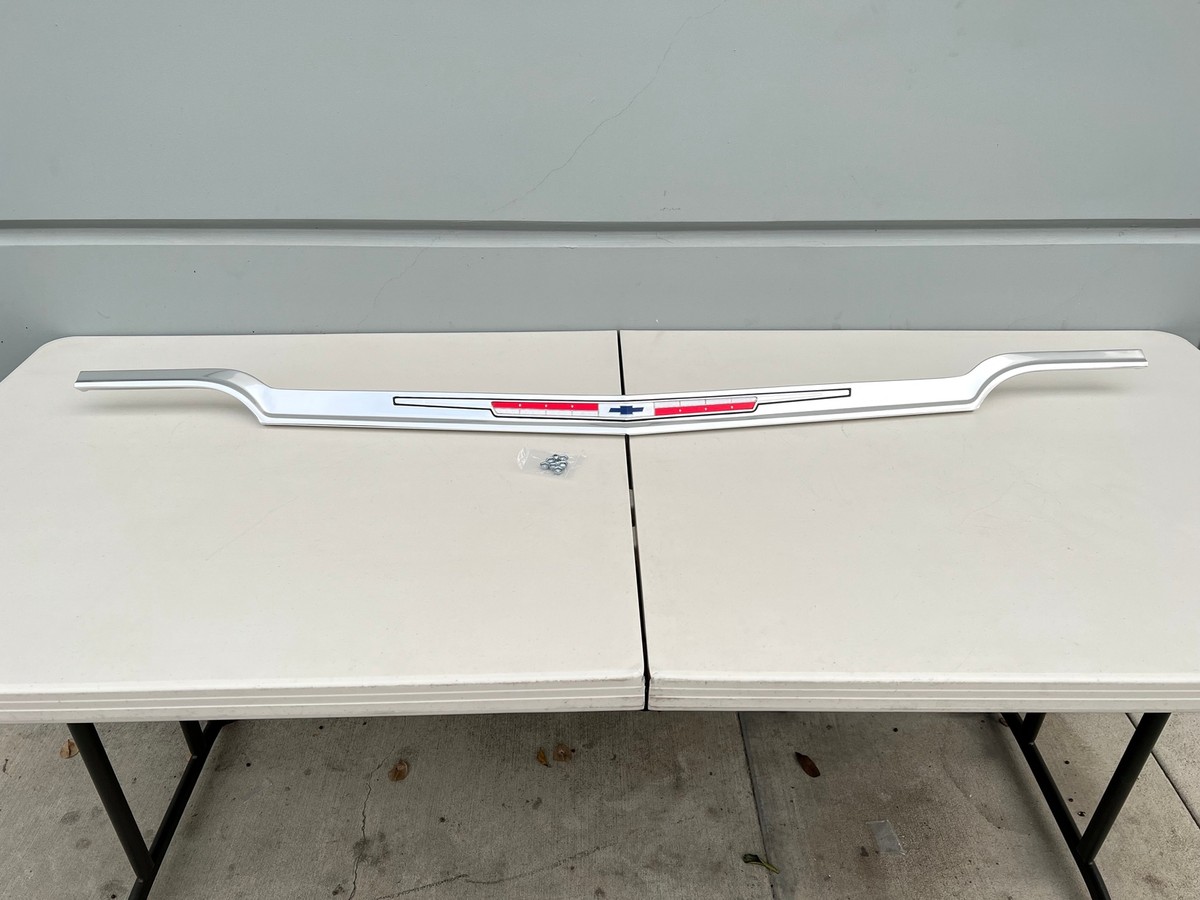 1964 CHEVY IMPALA BEL AIR BISCAYNE / FULL-SIZE HOOD LIP MOLDING