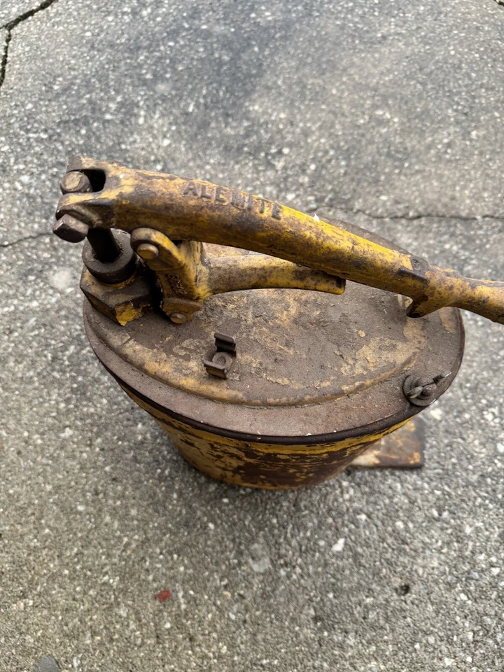 DE COLECCIÓN *RARO* MODELO BOMBA DE GRASA TRACTOR ALEMITE, bomba de gas y aceite Foto 2 de 4