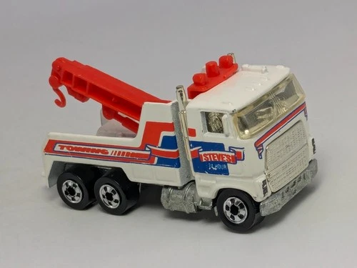 Vintage Hot Wheels 1981 Steve's Towing Rig Wrecker Semi Truck 1:64 Diecast White