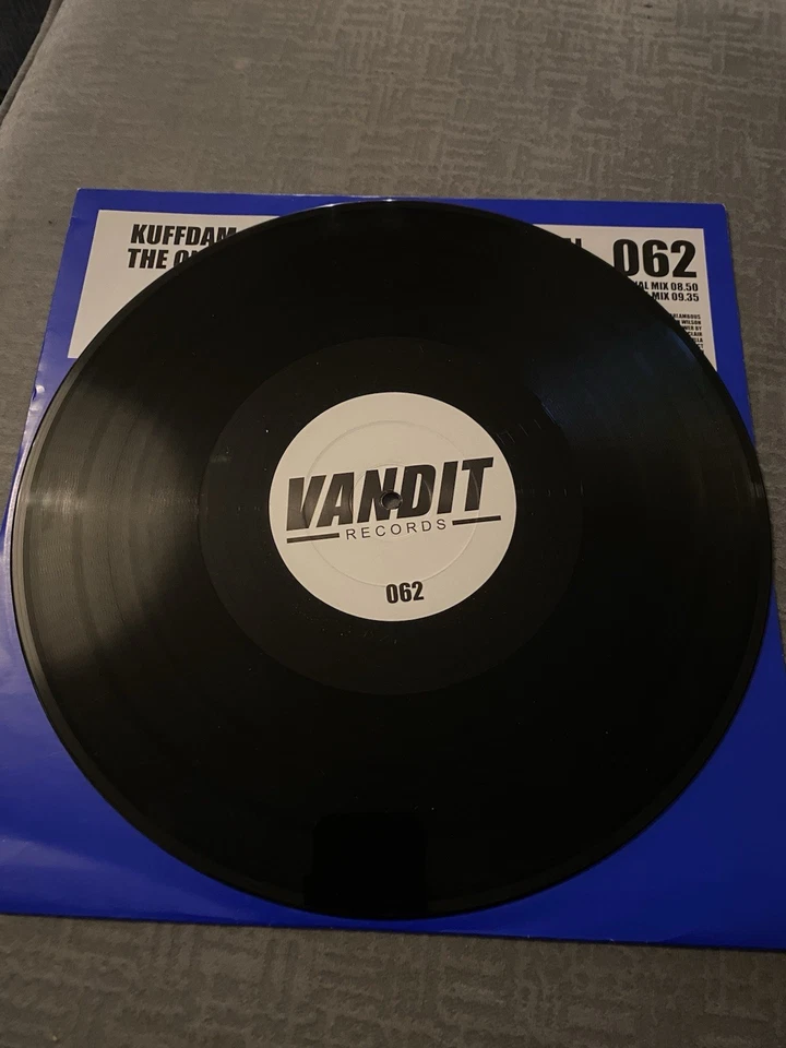 Vinyl - Image 3 of 4