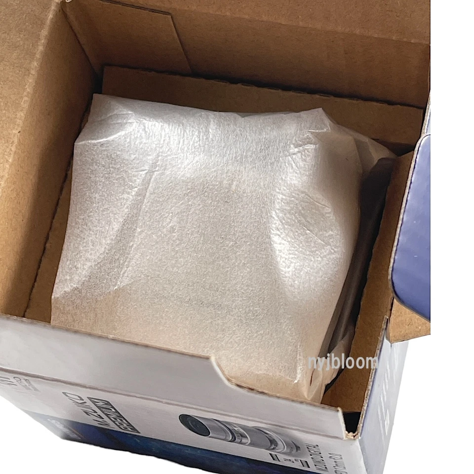 New OLYMPUS M.Zuiko Digital ED 12mm f/2.0 Lens - SILVER - Micro Four Thirds Moun - Image 3 of 4