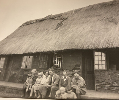 1930s Straw Hay Roofed Building Family Men Women Children Original Photo P11o24