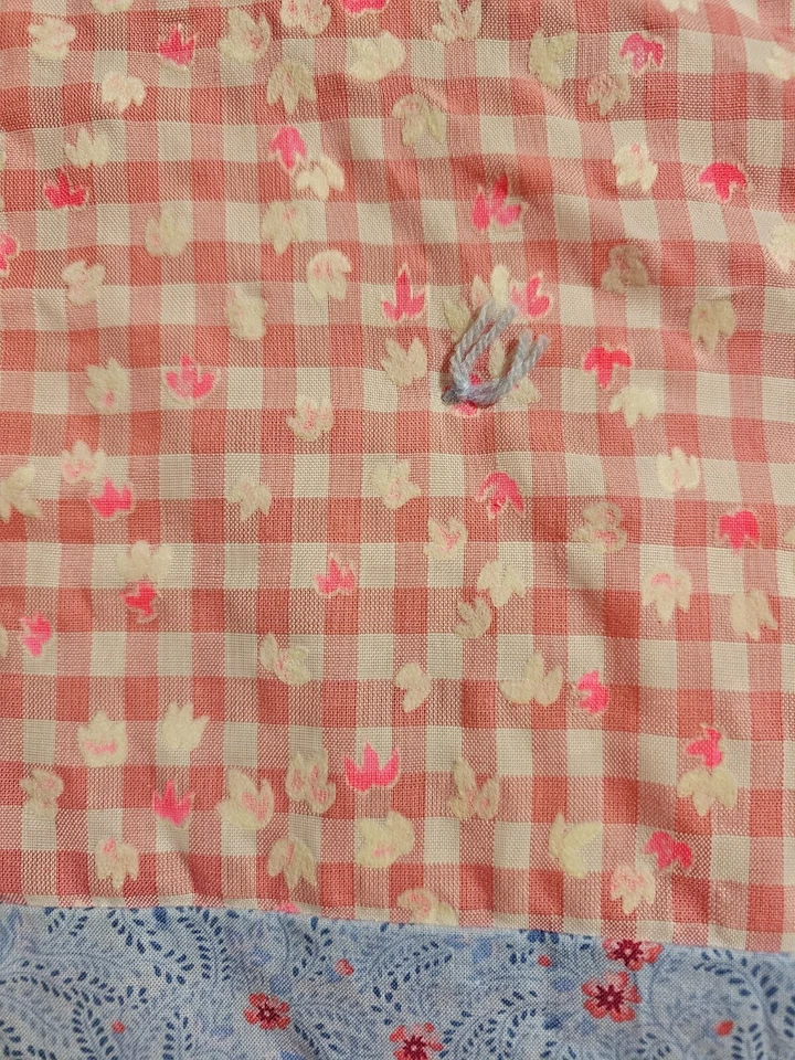 ВИНТАЖНОЕ ЛОСКУТНОЕ ОДЕЯЛО РУЧНОЙ РАБОТЫ ДЛЯ КРОВАТКИ WINNIE THE POOH SESAME STREET ABC 42 дюйма X 35 дюймов - Изображение 3 из 4