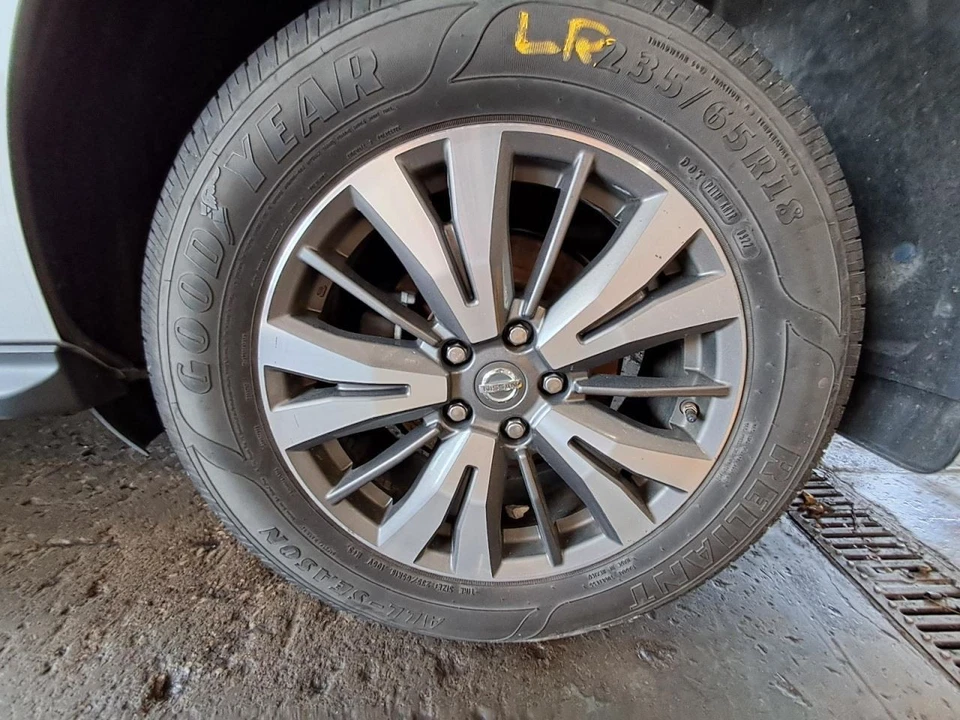 Nissan Pathfinder 2017 llanta de aleación 18x7,5 15 radios usada OEM C25767 Foto 2 de 4