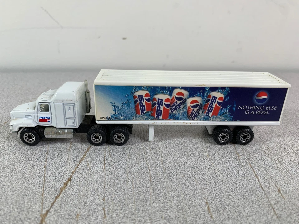 Винтажный спичечный коробок Pepsi Cola 1990 Mack CH600 полугрузовик и 1981 прицеп 1:97 - Изображение 4 из 4