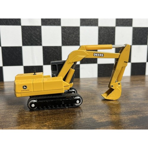 John Deere ERTL Excavator Diecast - Yellow - Picture 4 of 10