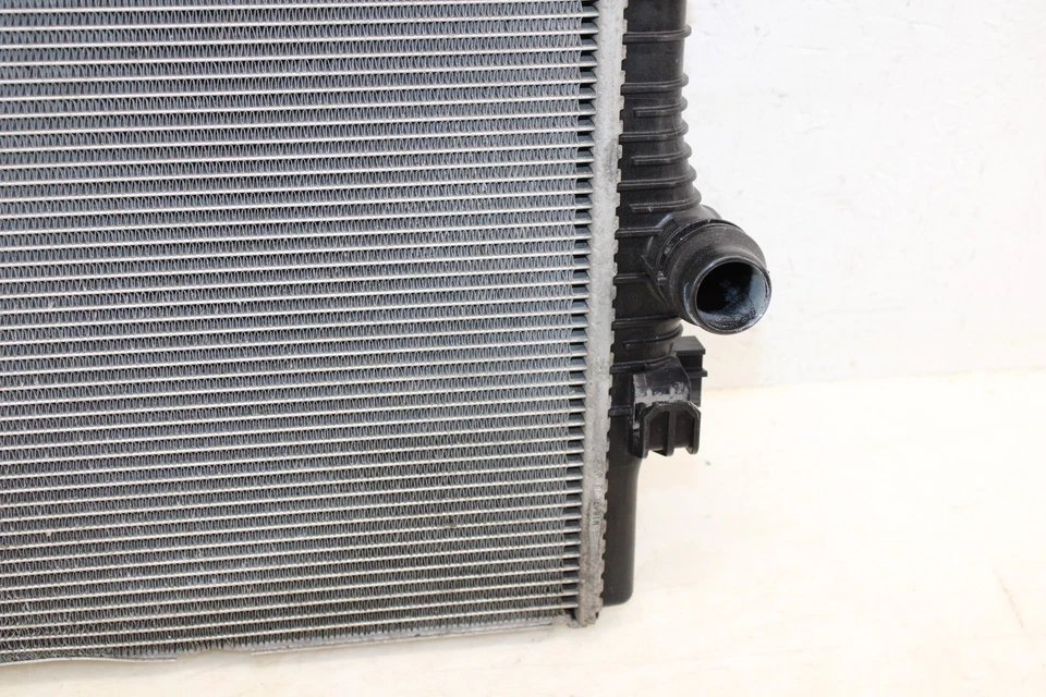 Radiador Volkswagen GTI 2015-2021 5QM121251A OEM LX40 Foto 4 de 4