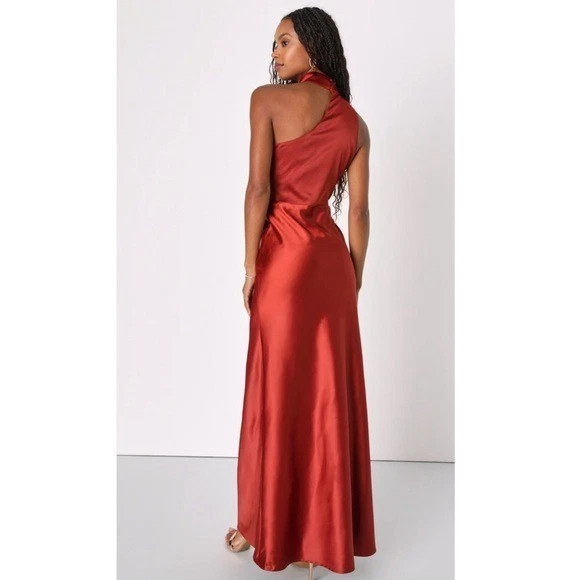 Nuevo con etiquetas Maxi Vestido Lulu's Intriguing Essence Satinado Asimétrico Un Hombro Óxido XS Foto 3 de 4