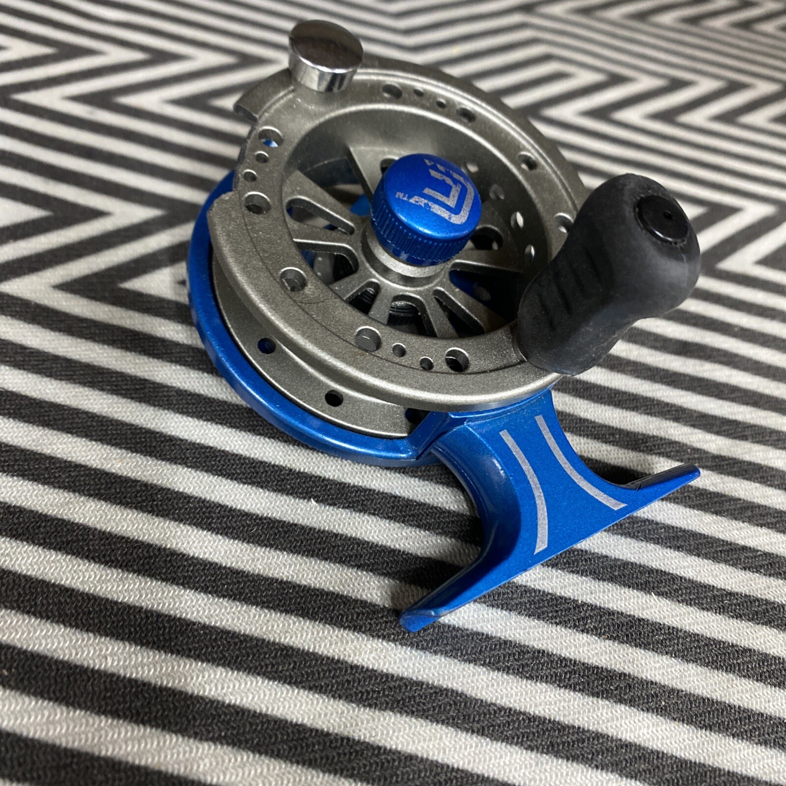 Clam Straight Drop Ice Fishing Reel Left Hand Retrieve - FAST SHIPPING!